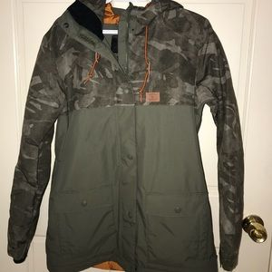 DC women’s cruiser camo jacket
